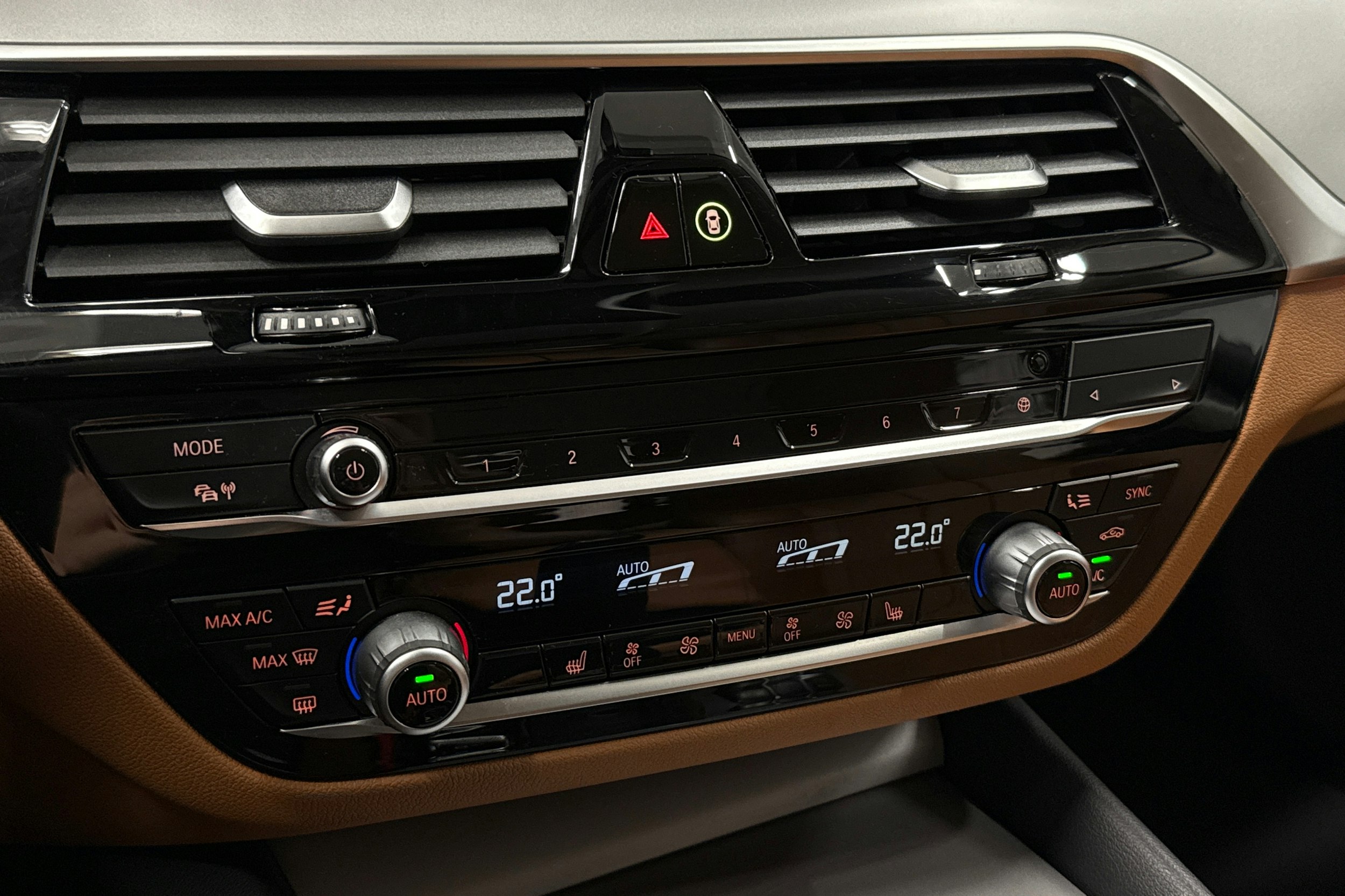 musta BMW 520 2021 kuva 24.