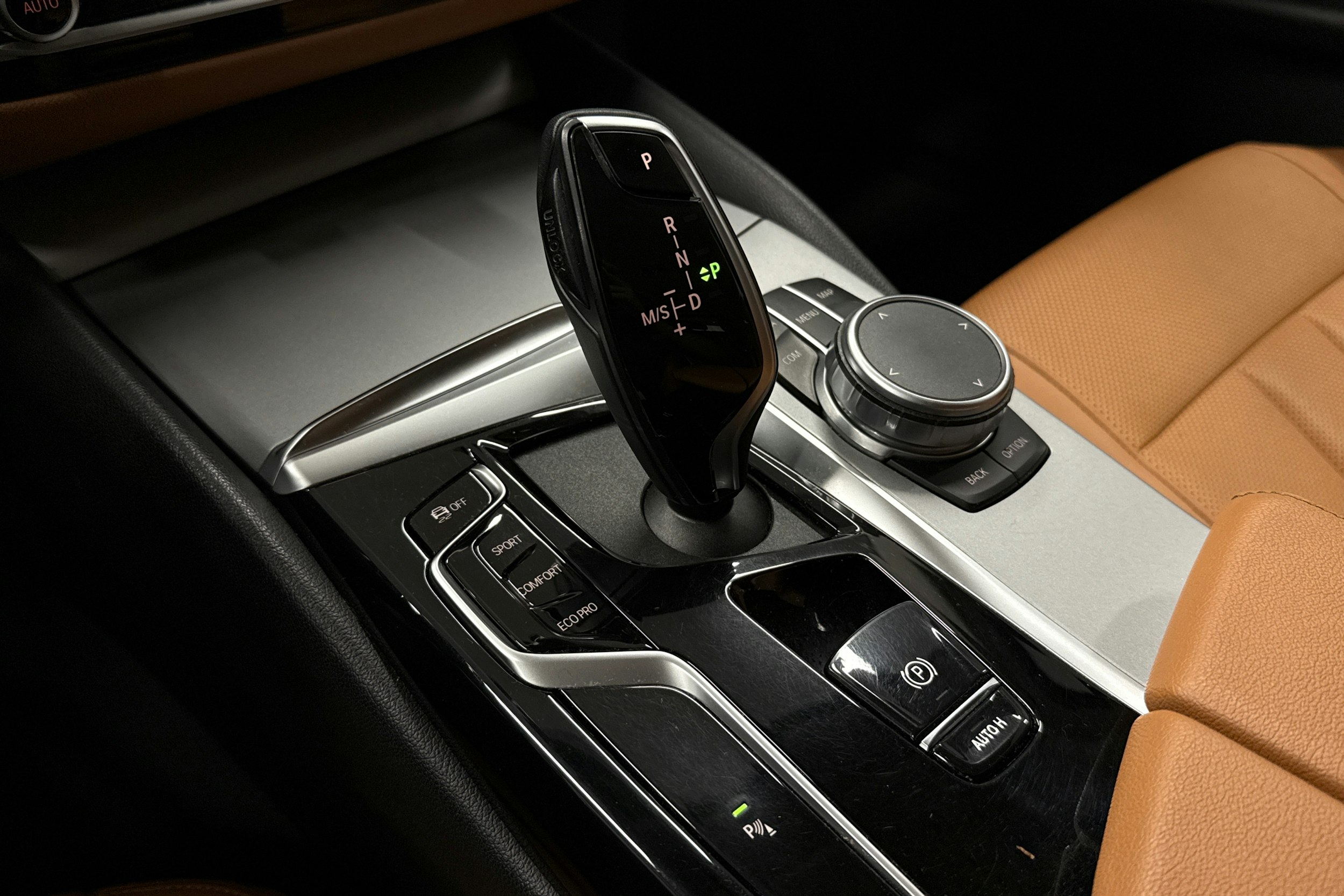 musta BMW 520 2021 kuva 25.