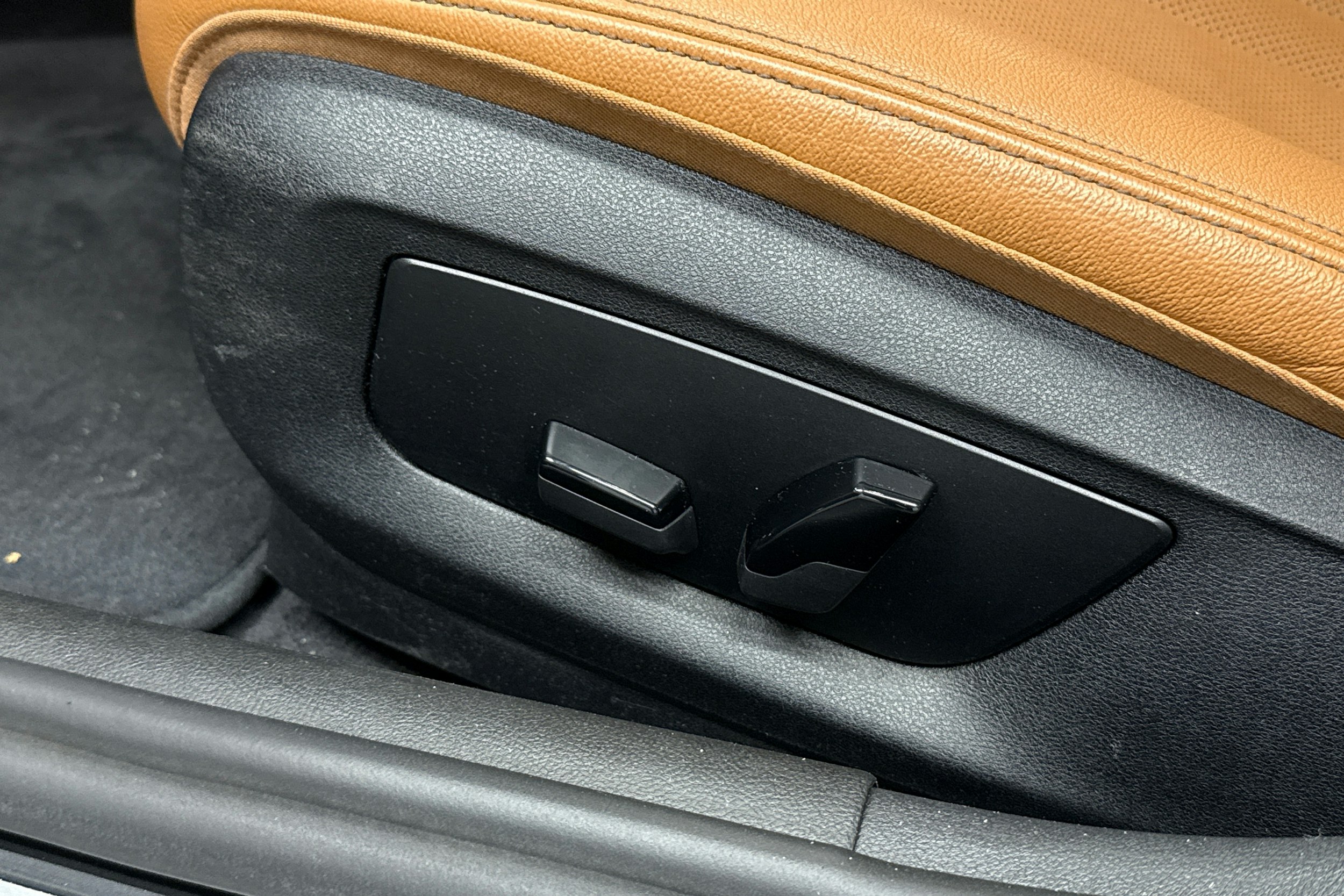 musta BMW 520 2021 kuva 27.