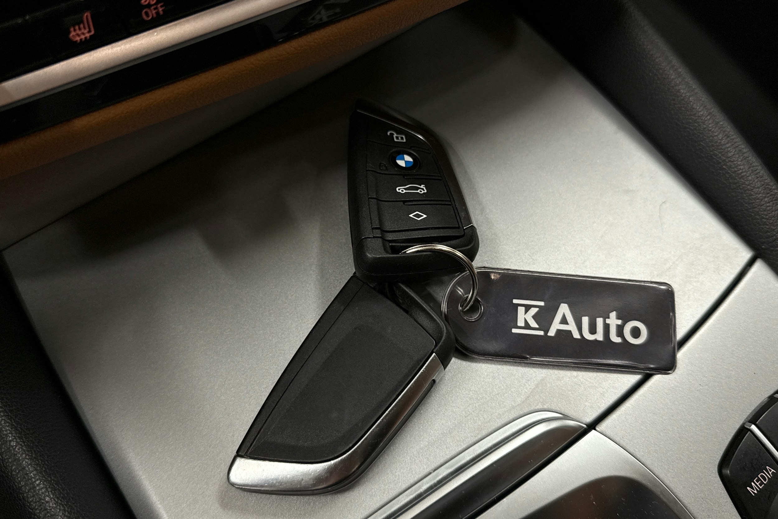 musta BMW 520 2021 kuva 31.