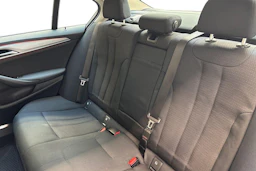 Musta BMW 520 2022 kuva 8.