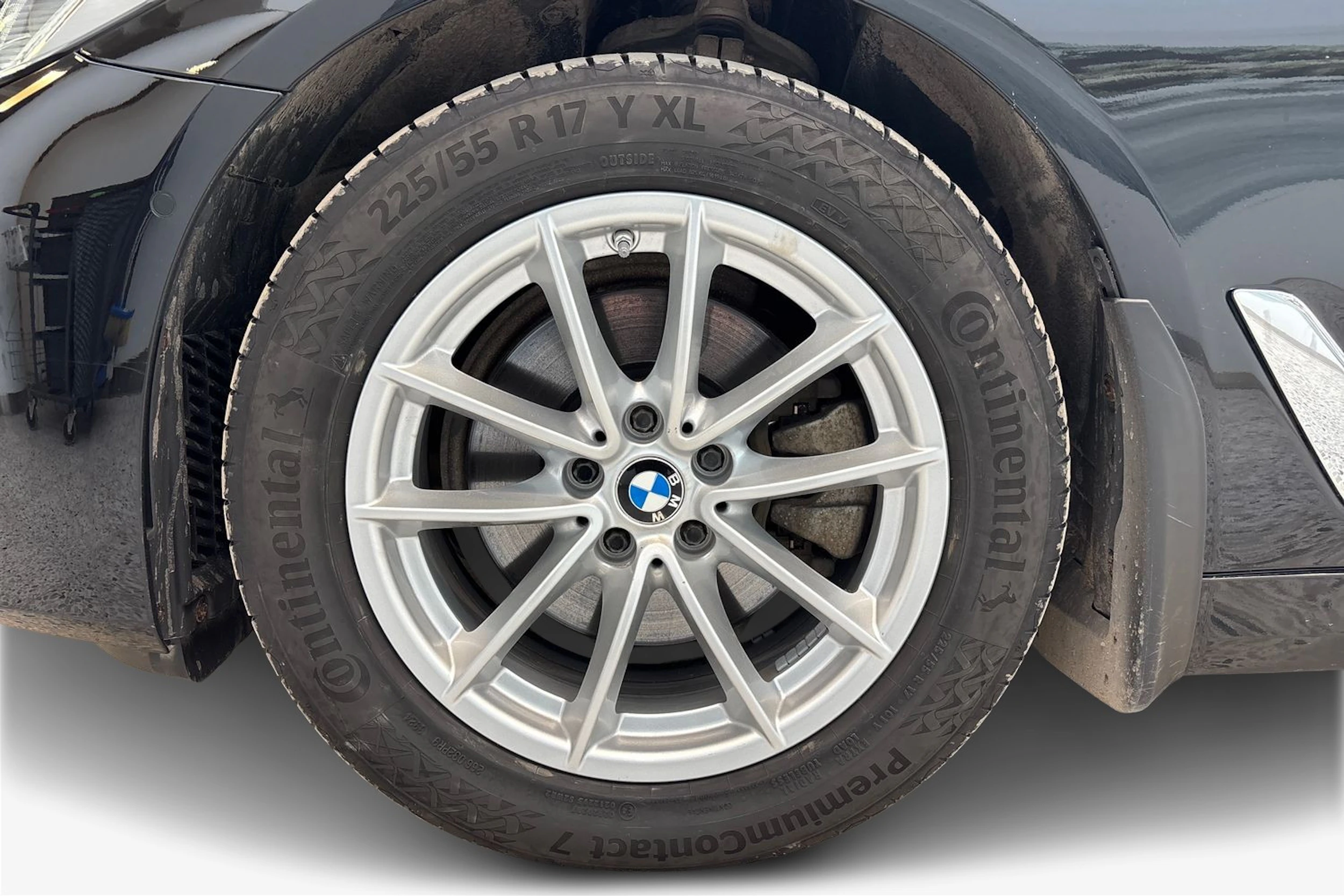 Musta BMW 520 2022 kuva 9.