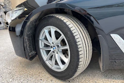 Musta BMW 520 2022 kuva 10.