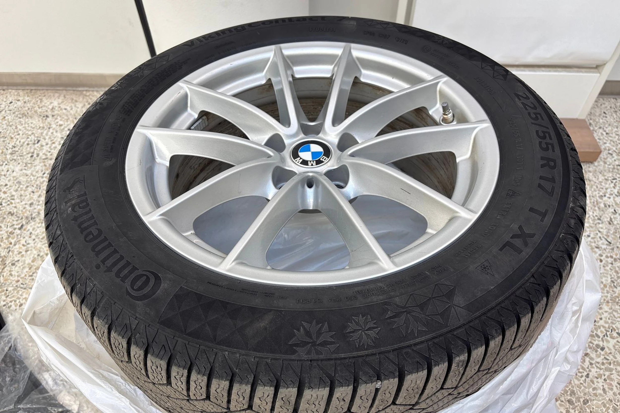 Musta BMW 520 2022 kuva 11.