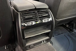 Musta BMW 520 2022 kuva 13.