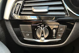 Musta BMW 520 2022 kuva 17.