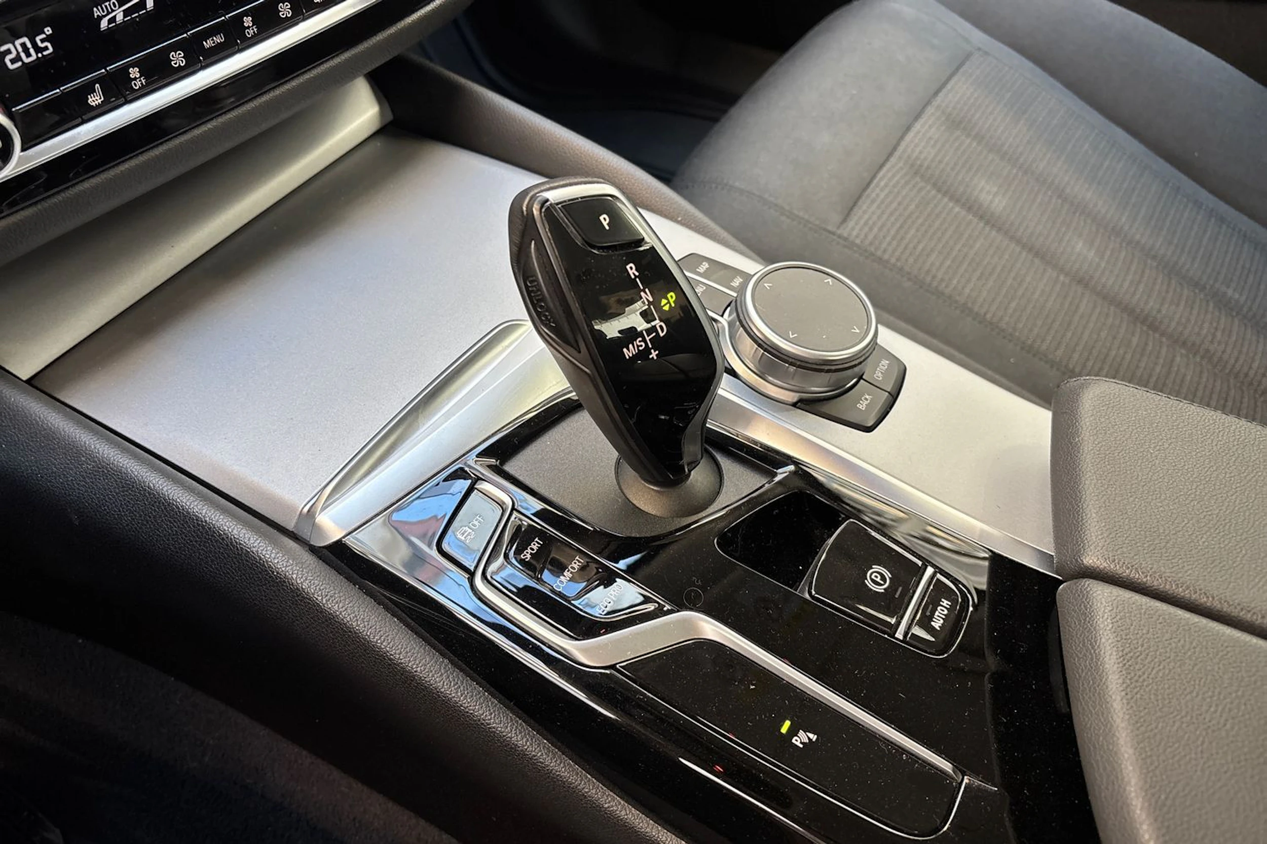 Musta BMW 520 2022 kuva 21.