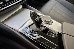 Musta BMW 520 2022 kuva 21.