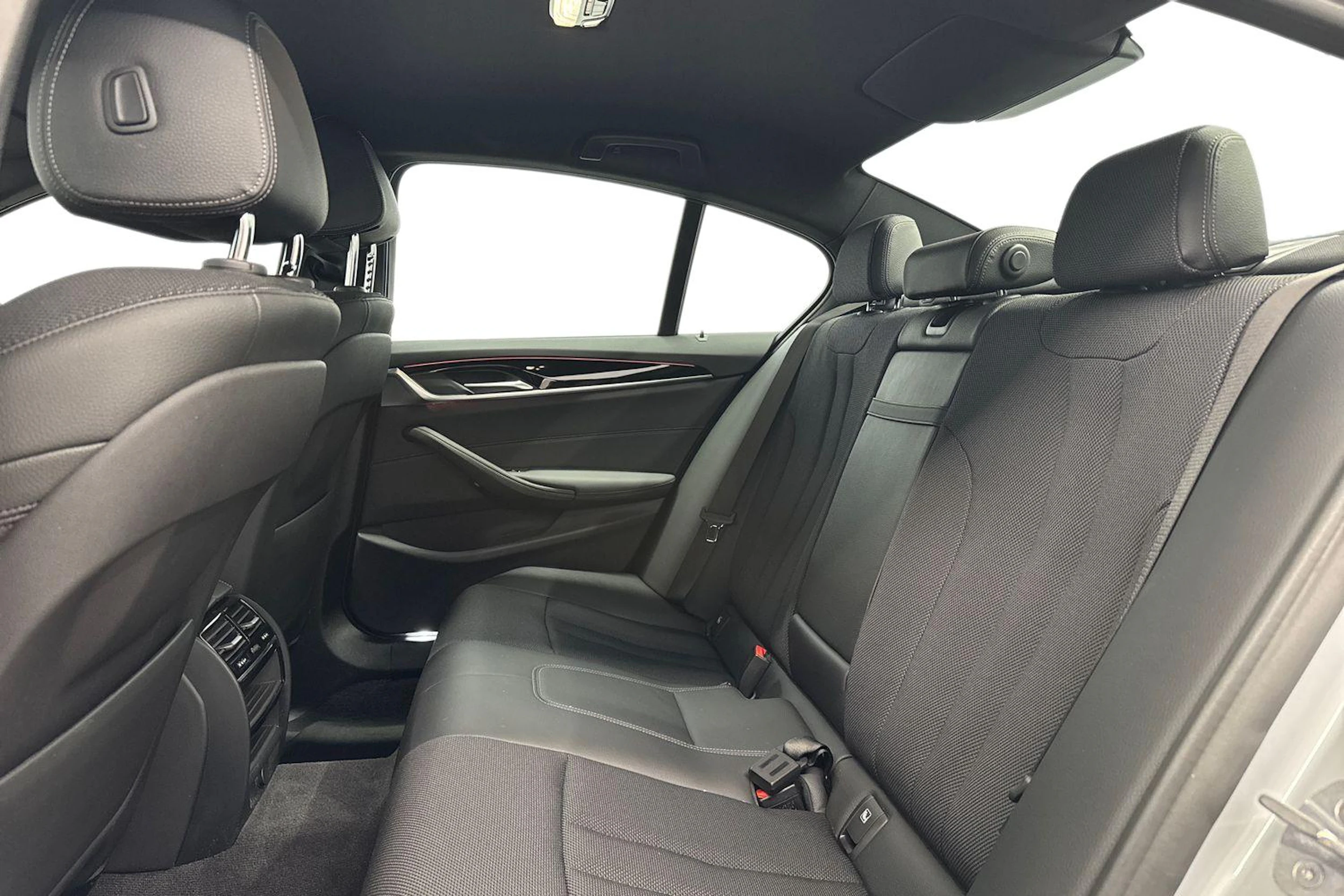 hopea BMW 520 2021 kuva 8.