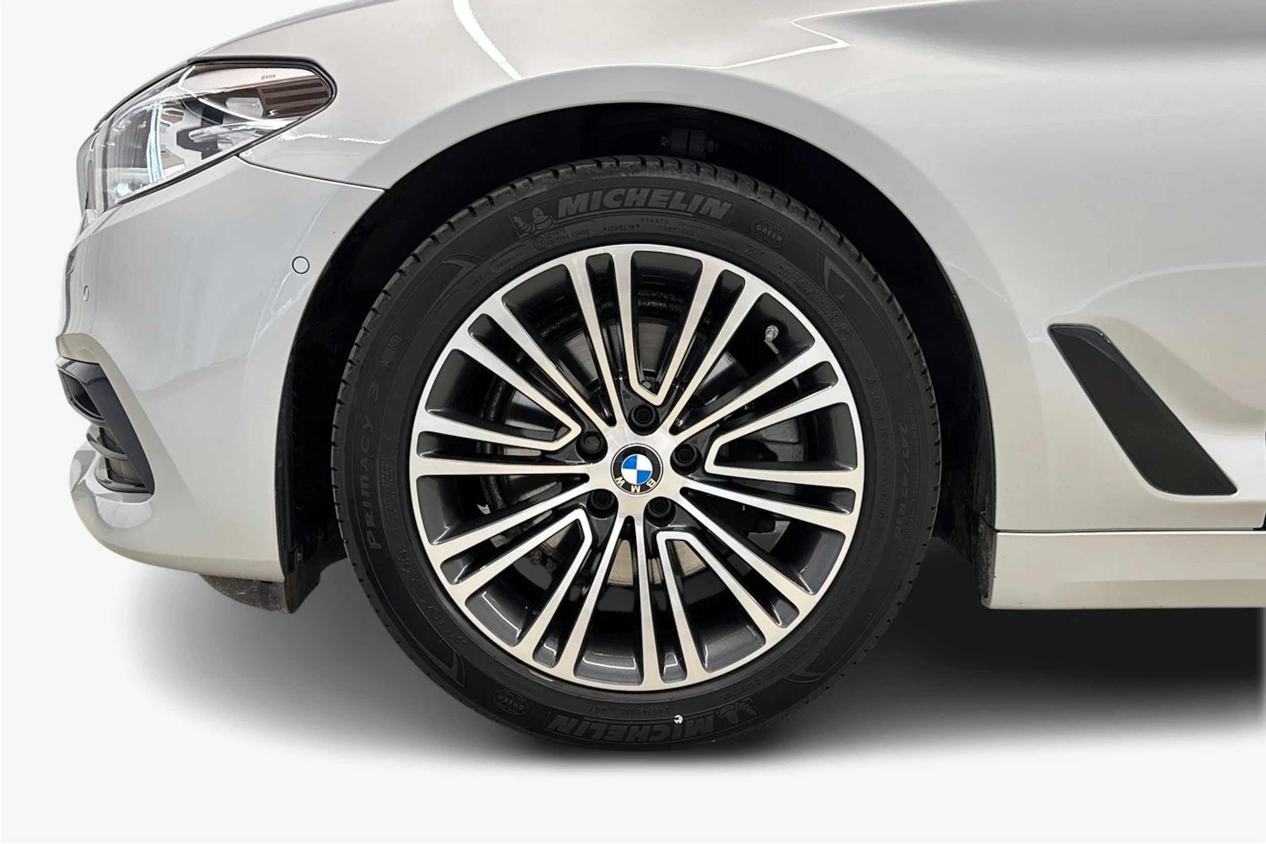 hopea BMW 520 2021 kuva 9.
