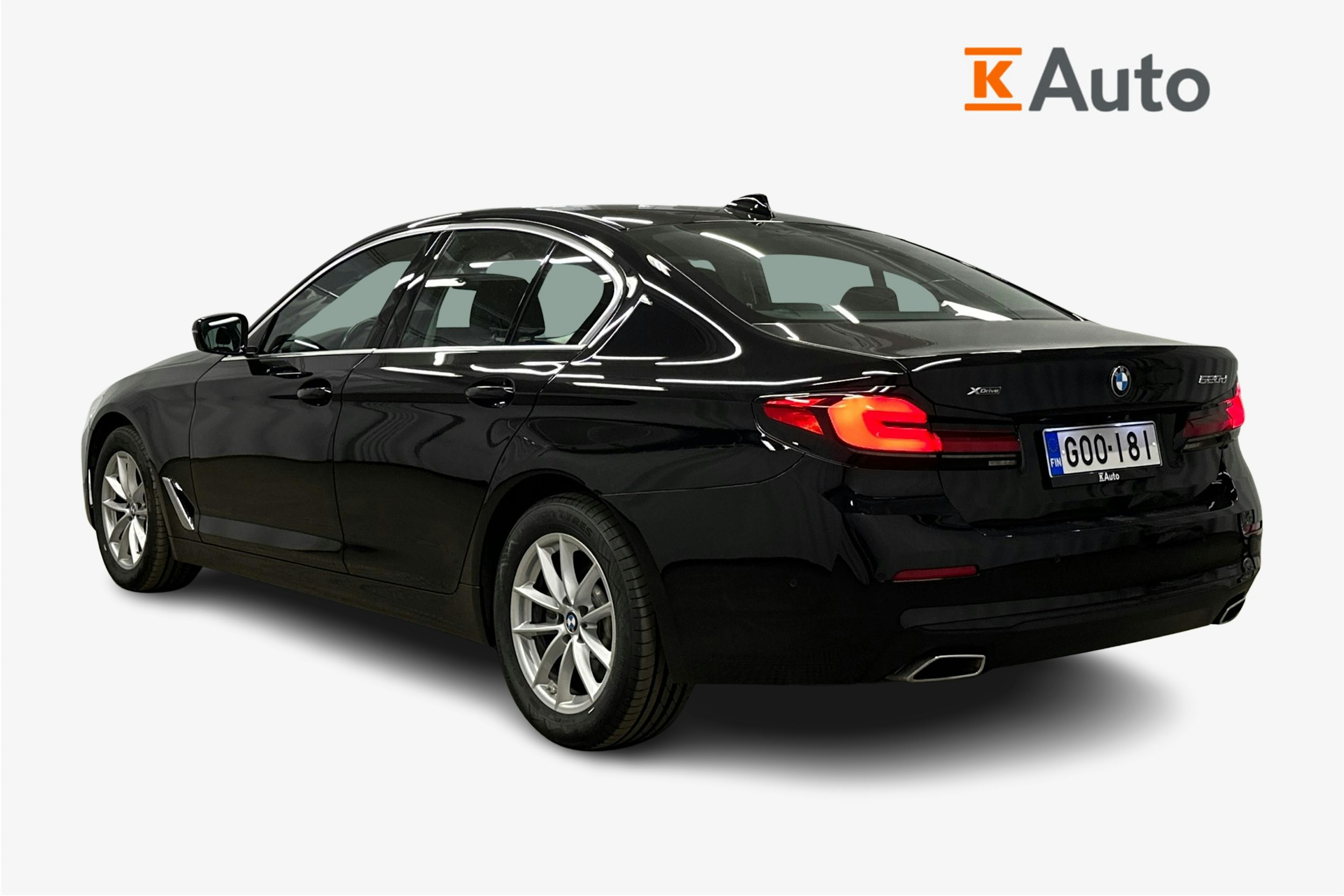 musta BMW 520 2021 kuva 2.