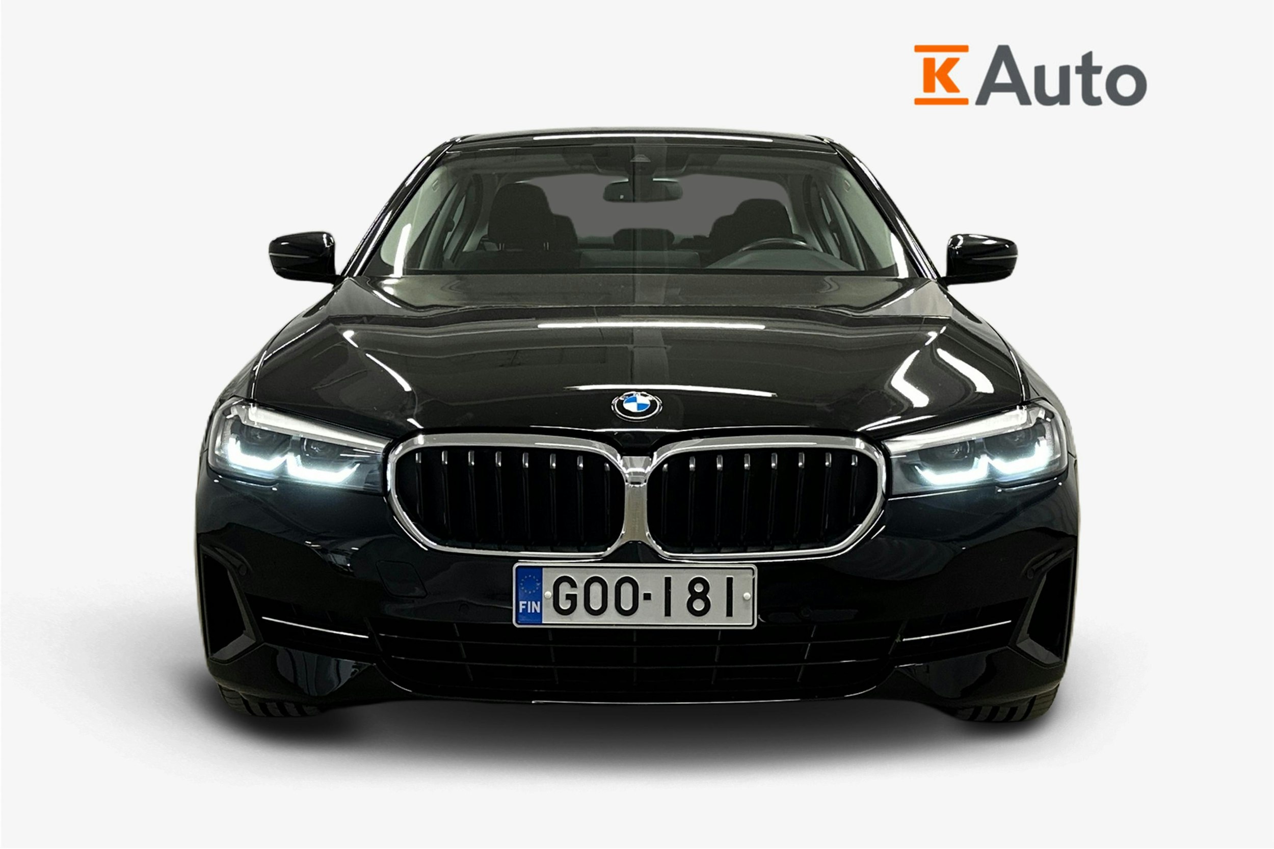 musta BMW 520 2021 kuva 5.