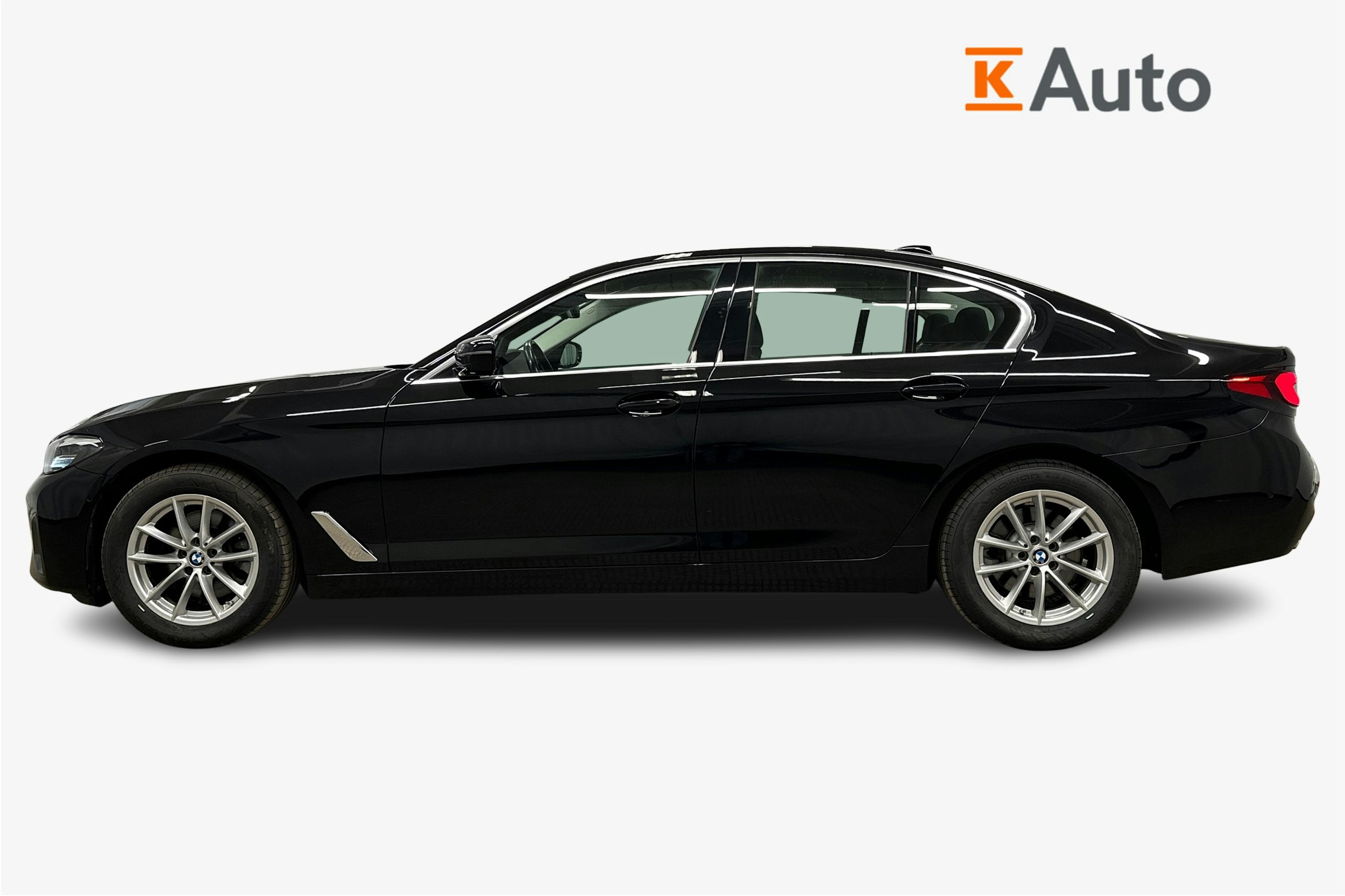 musta BMW 520 2021 kuva 6.
