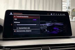 musta BMW 520 2021 kuva 23.