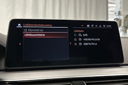 musta BMW 520 2021 kuva 24.