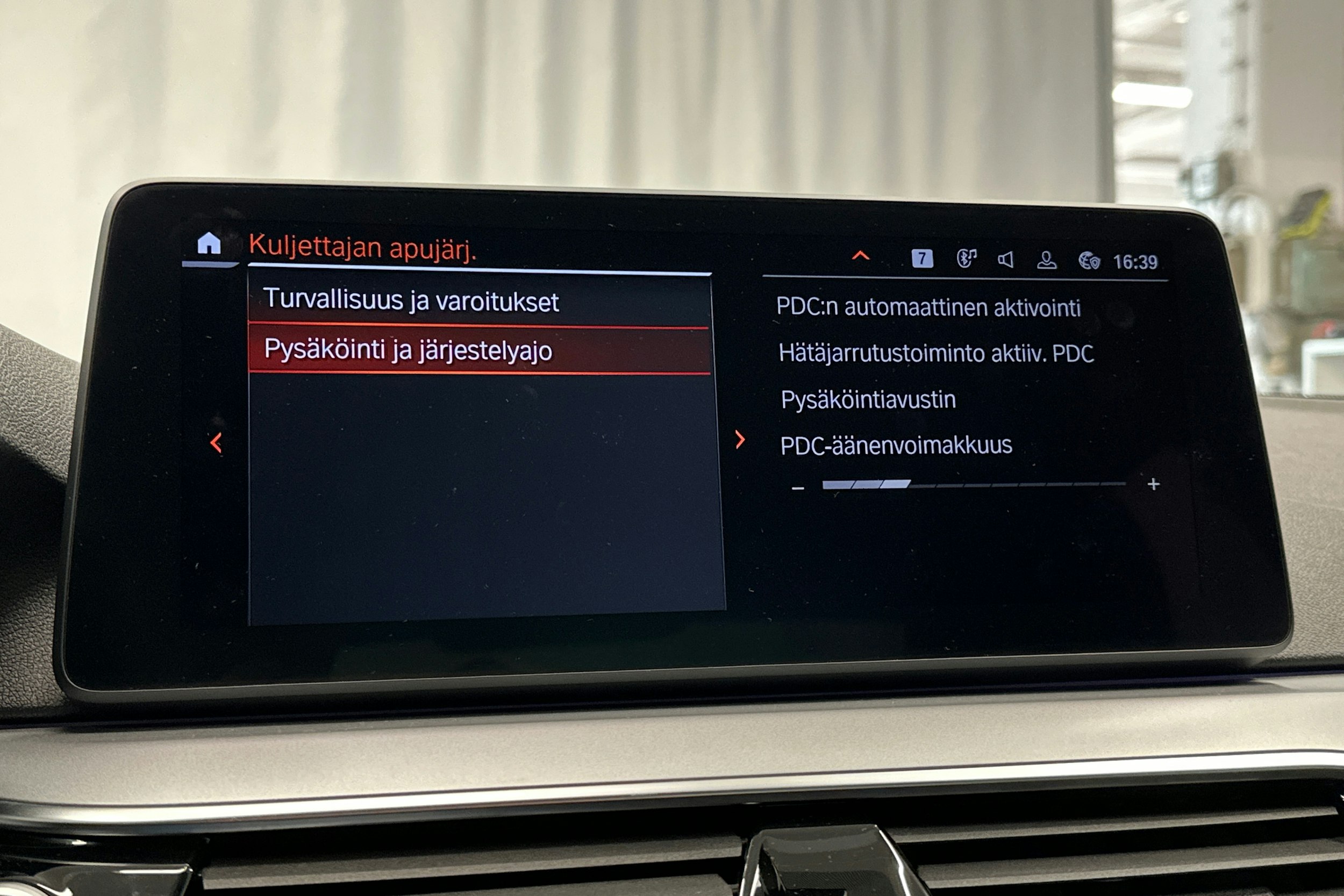 musta BMW 520 2021 kuva 26.