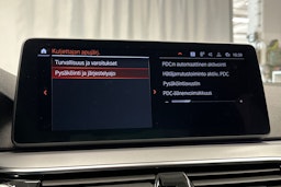 musta BMW 520 2021 kuva 26.