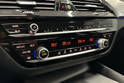musta BMW 520 2021 kuva 28.