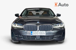 Harmaa BMW 520 2021 kuva 4.