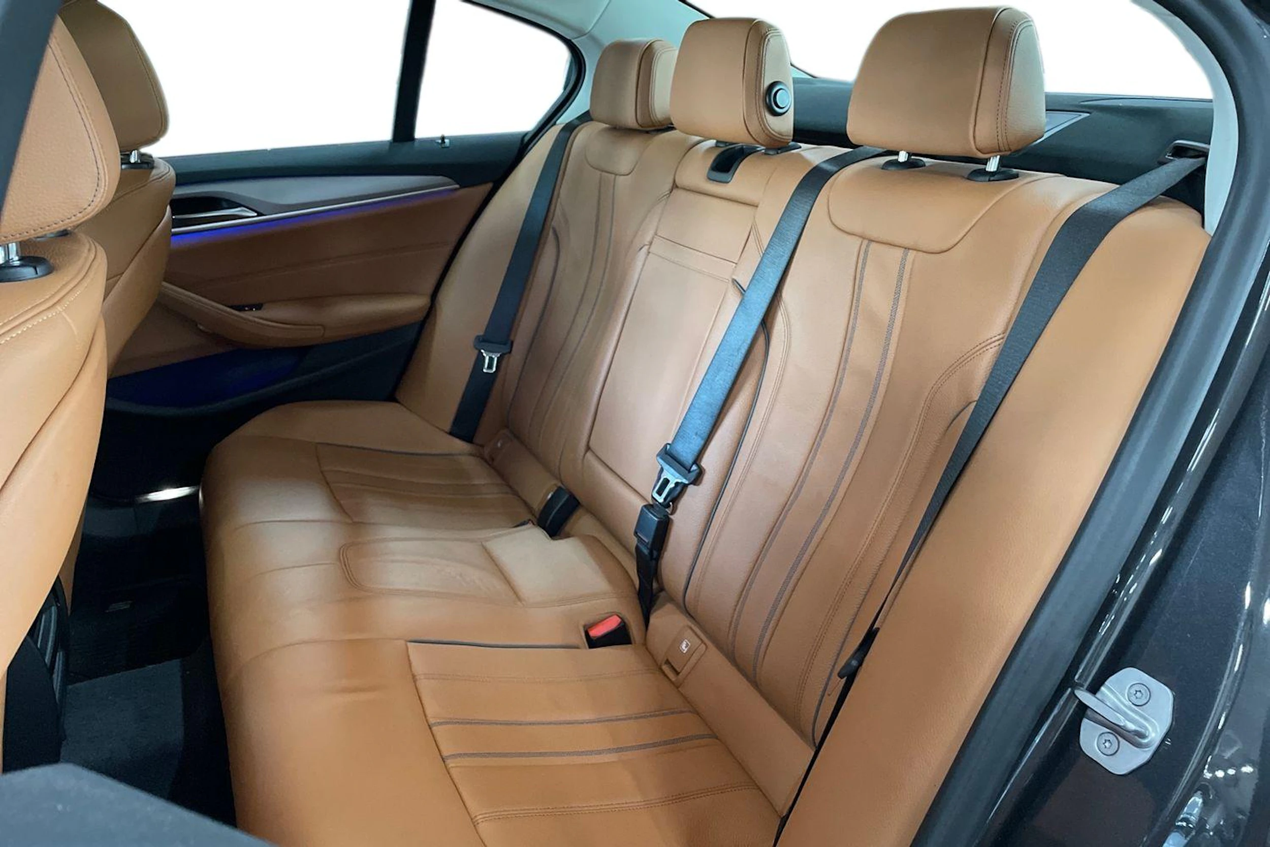 Harmaa BMW 520 2021 kuva 8.