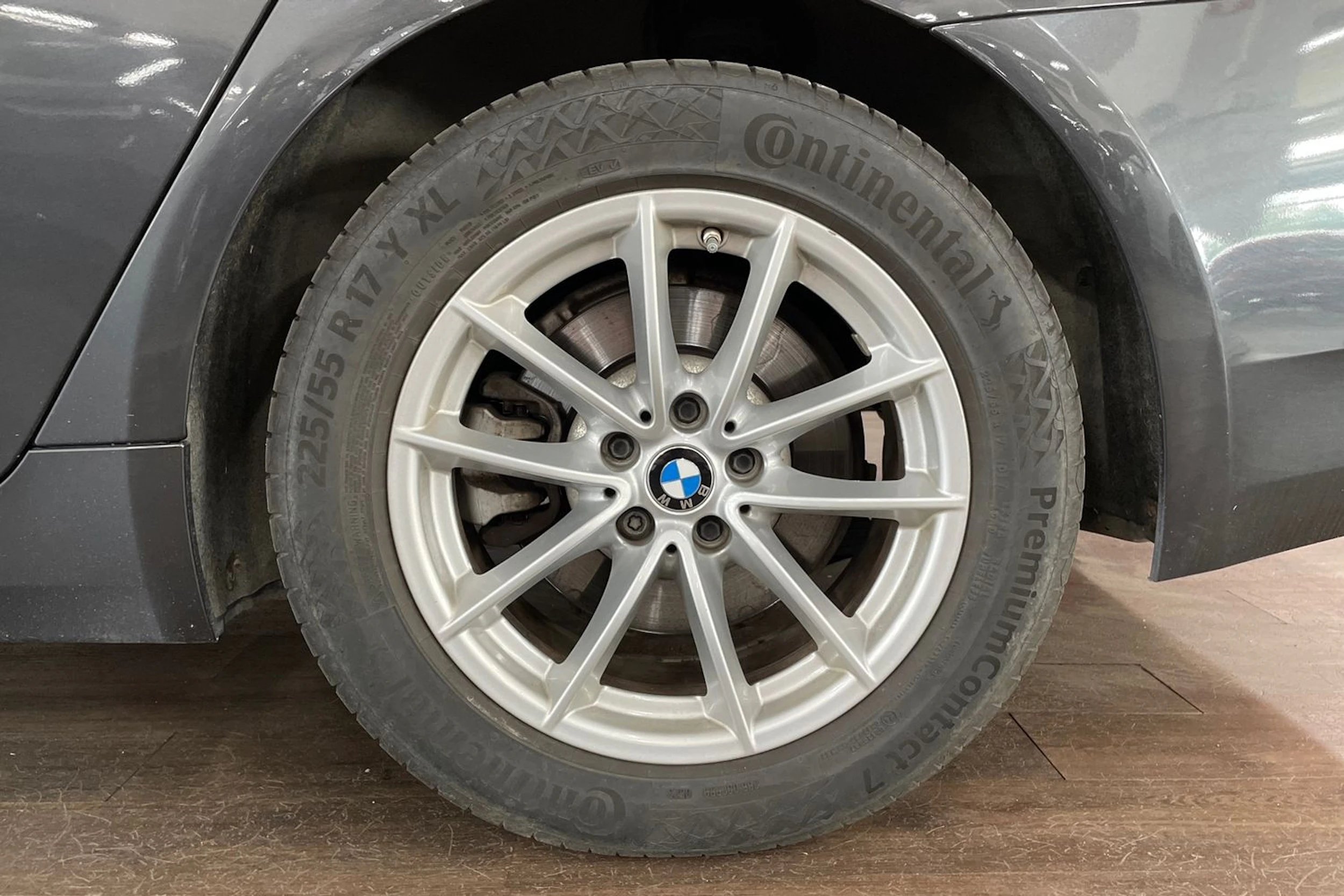 Harmaa BMW 520 2021 kuva 10.