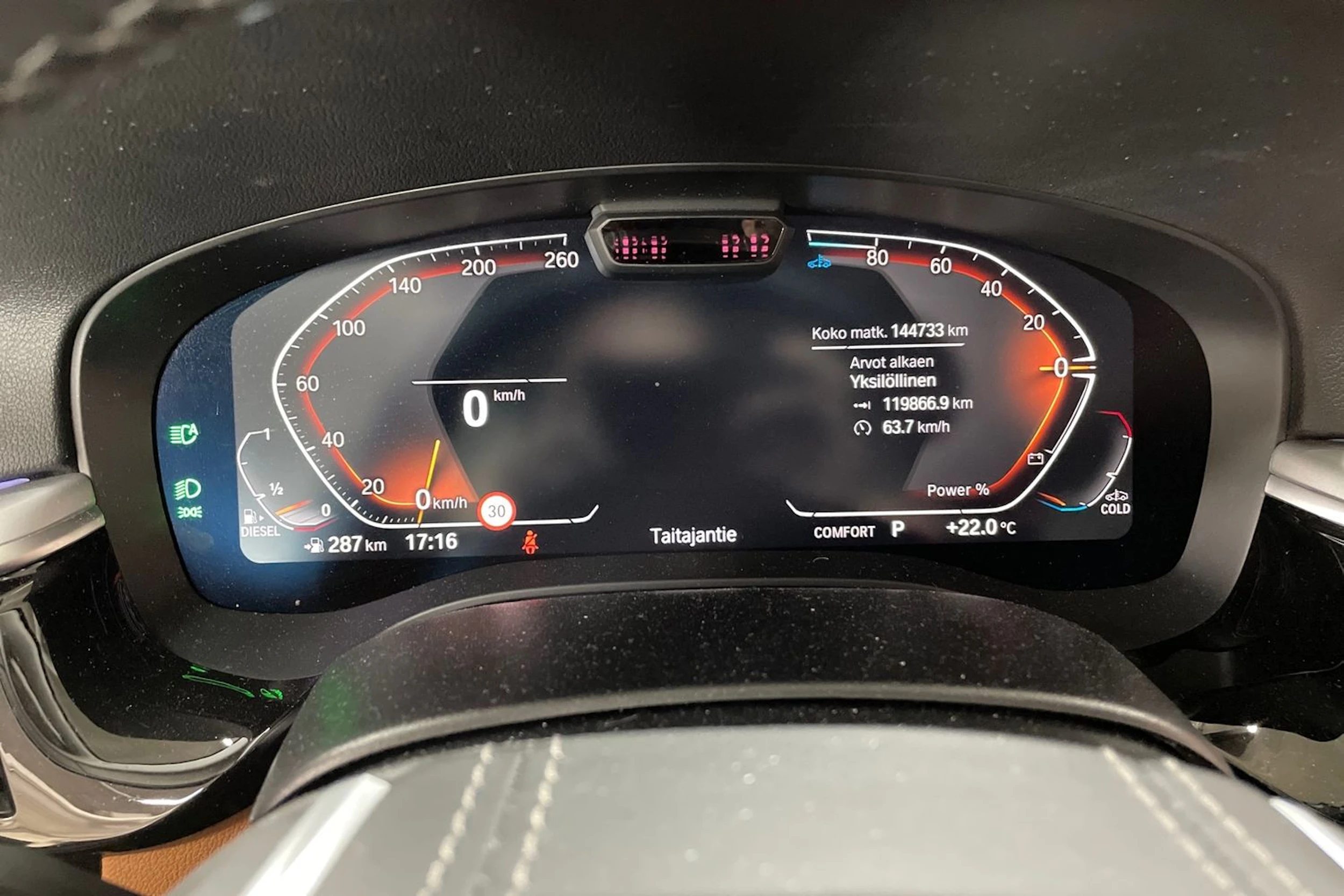 Harmaa BMW 520 2021 kuva 11.