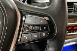 Harmaa BMW 520 2021 kuva 13.