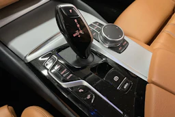 Harmaa BMW 520 2021 kuva 20.