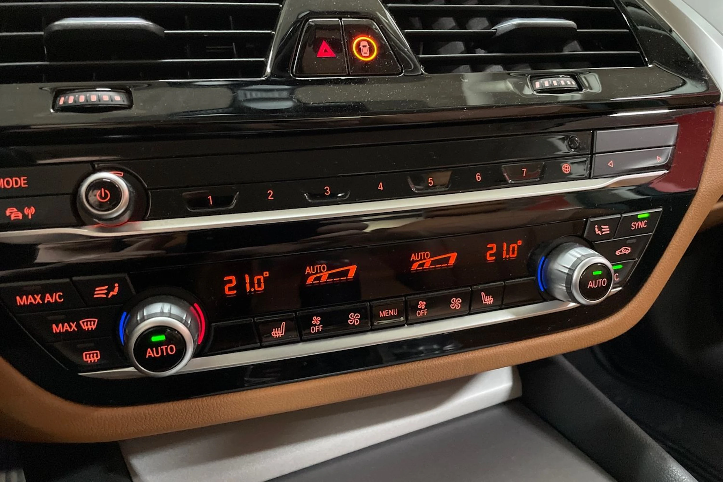 Harmaa BMW 520 2021 kuva 23.