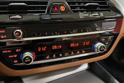 Harmaa BMW 520 2021 kuva 23.