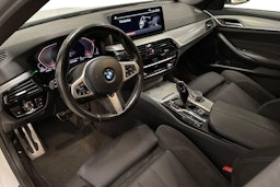 valkoinen BMW 520 2021 kuva 7.