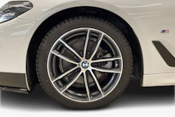 valkoinen BMW 520 2021 kuva 11.