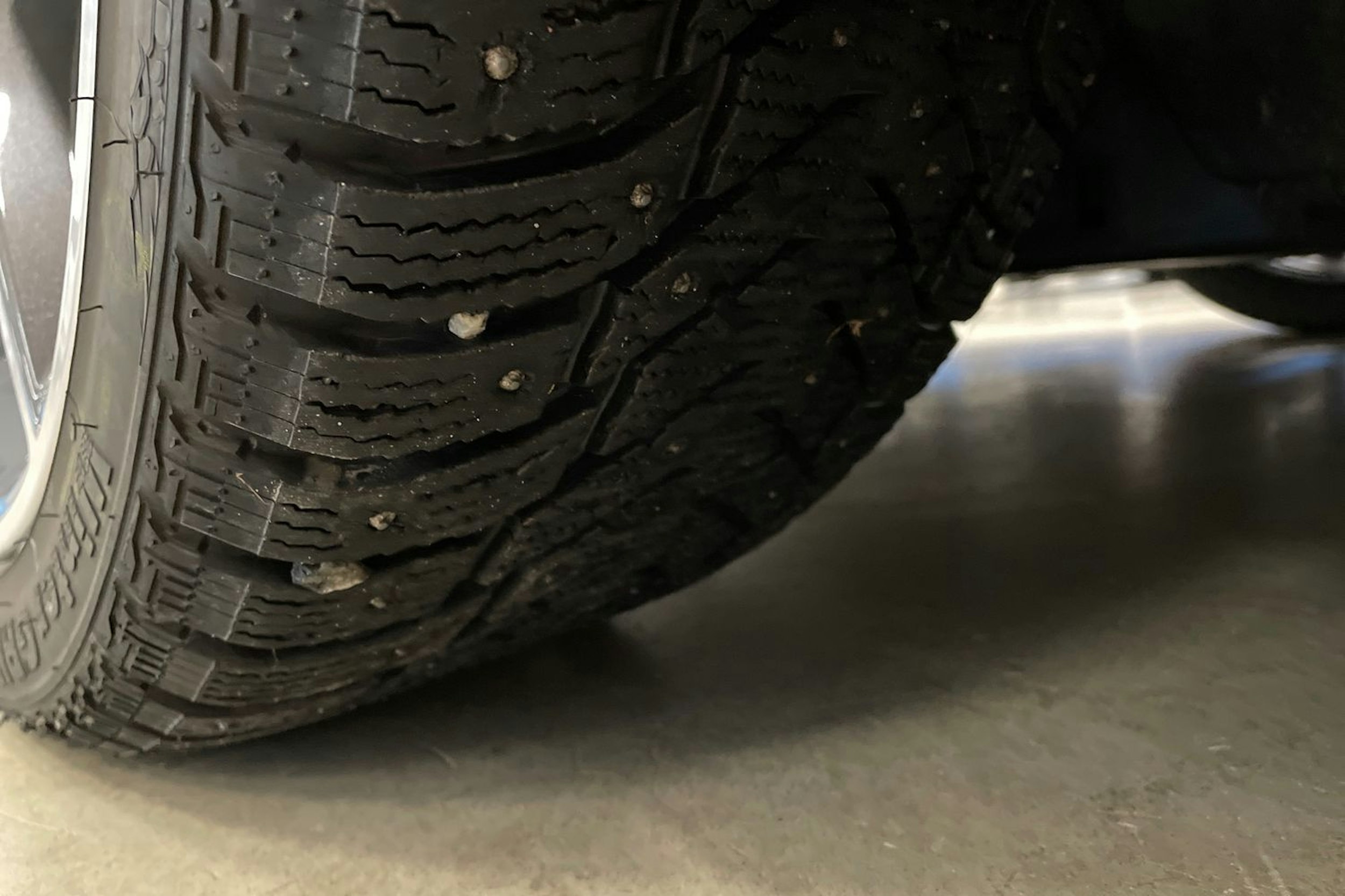 valkoinen BMW 520 2021 kuva 13.