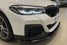 valkoinen BMW 520 2021 kuva 16.