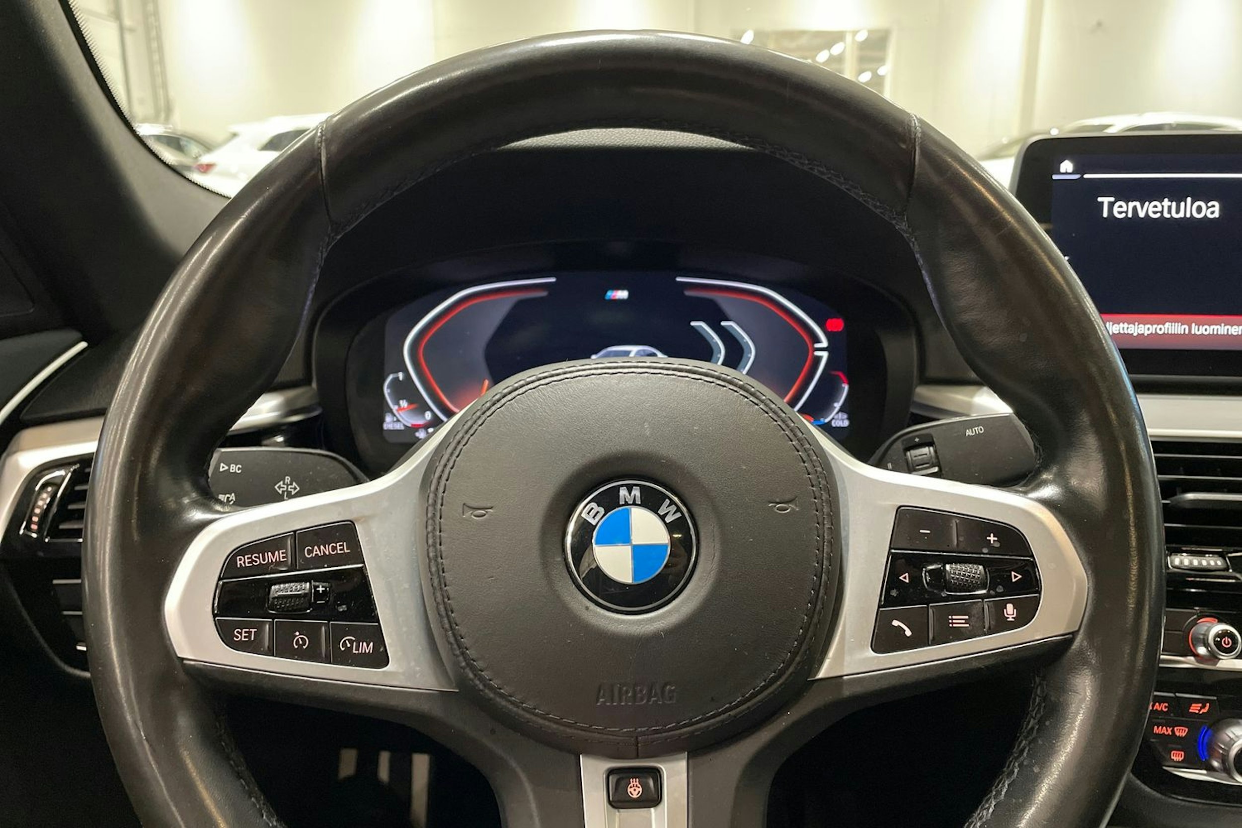 valkoinen BMW 520 2021 kuva 17.