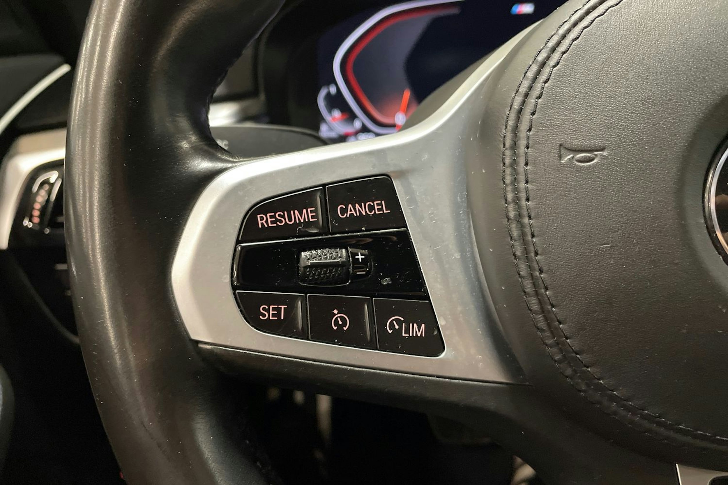 valkoinen BMW 520 2021 kuva 19.