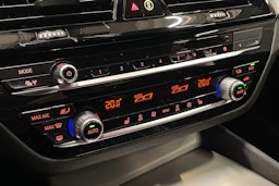 valkoinen BMW 520 2021 kuva 21.