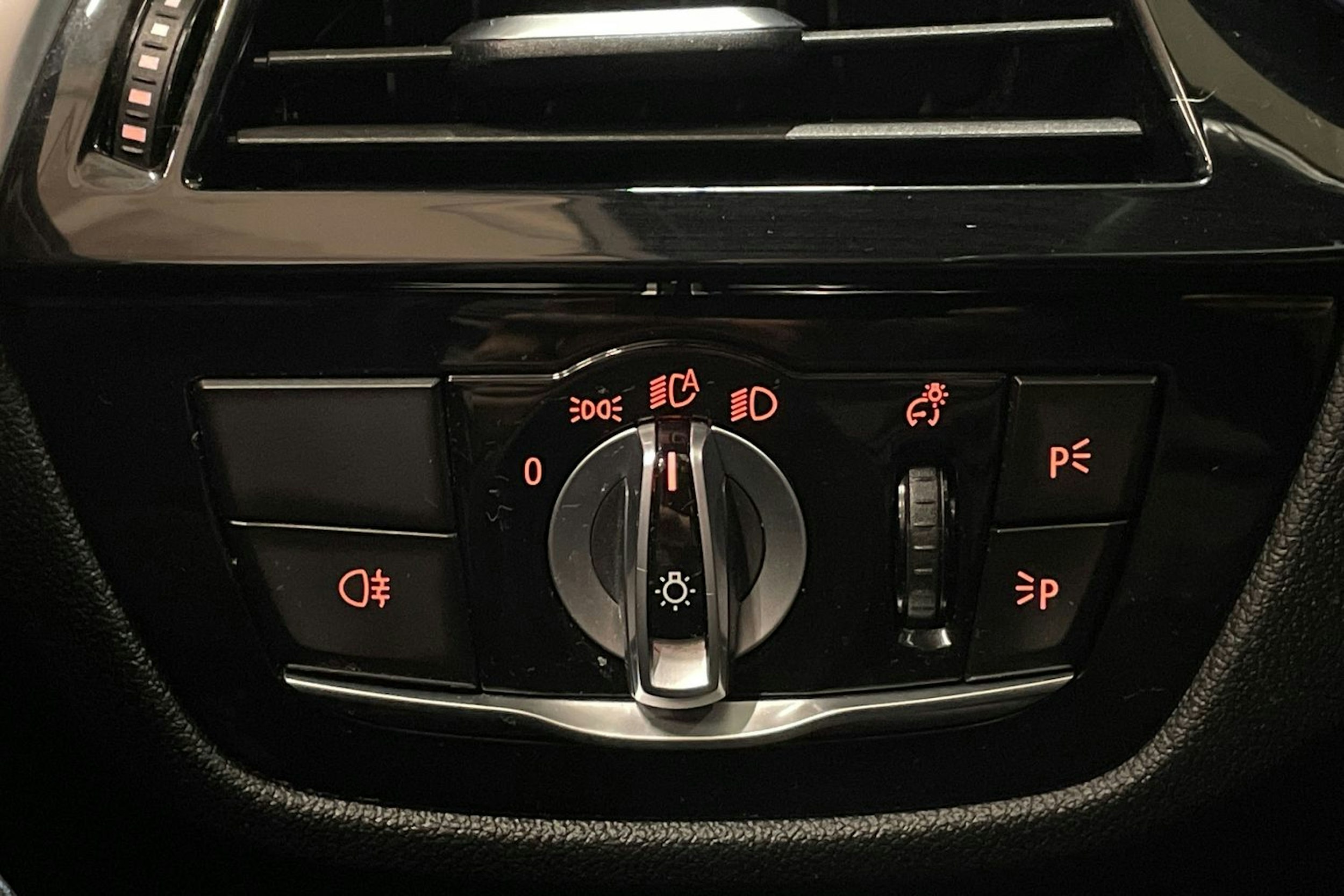 valkoinen BMW 520 2021 kuva 23.