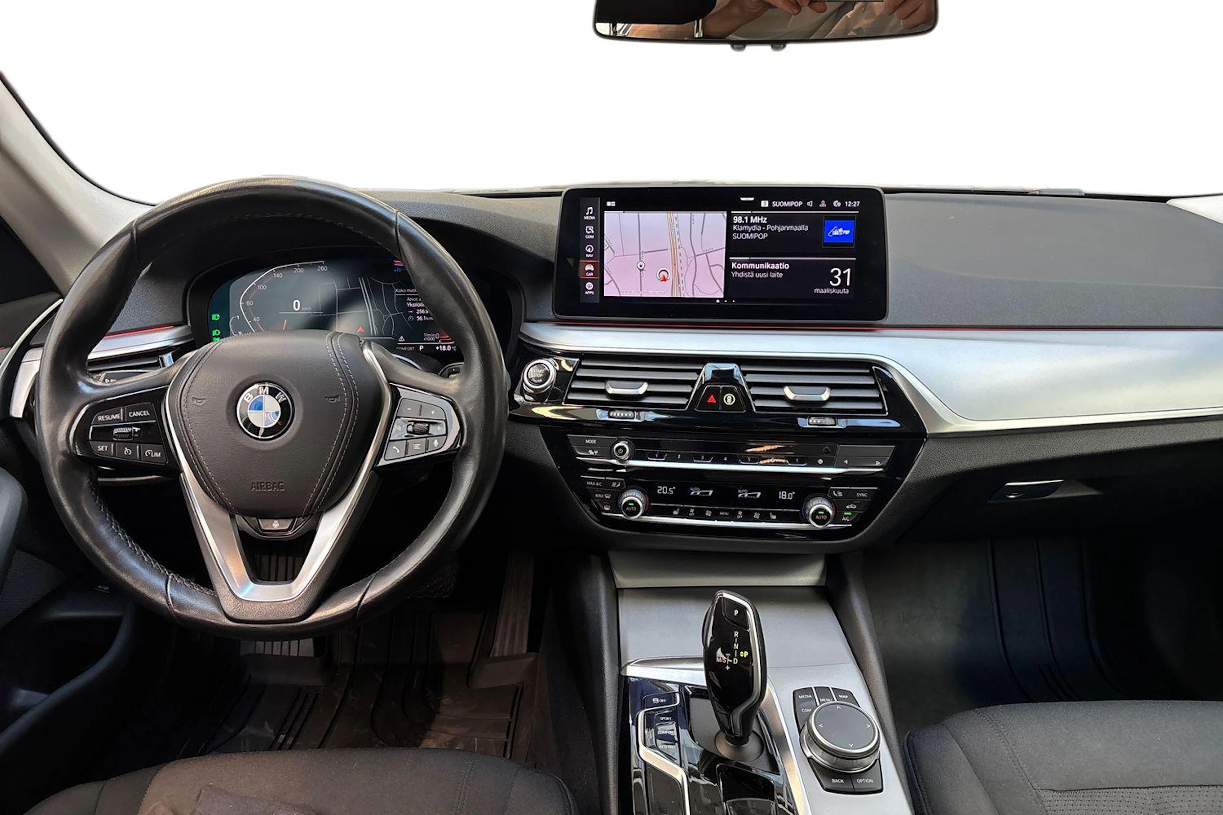 Musta BMW 520 2022 kuva 7.