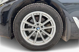 Musta BMW 520 2022 kuva 9.