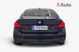 sininen BMW 520 2022 kuva 3.