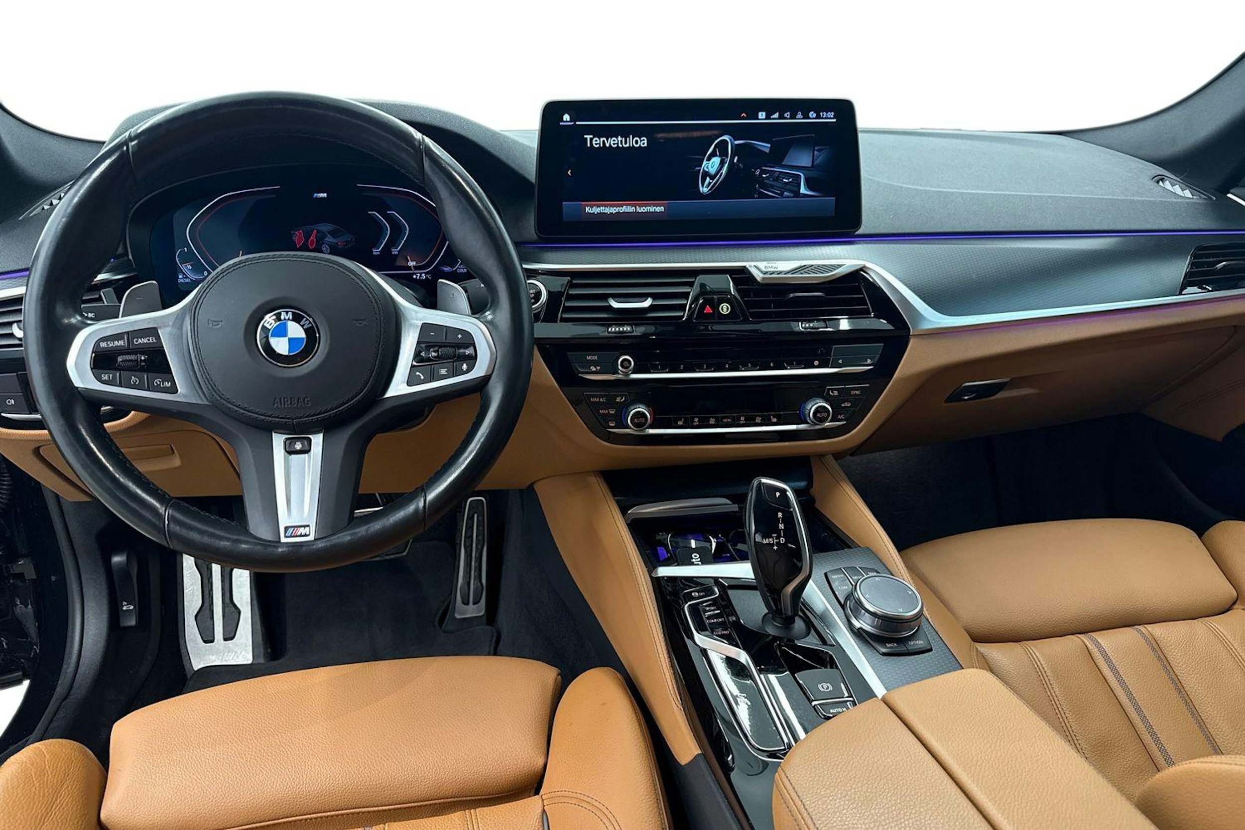 sininen BMW 520 2022 kuva 9.