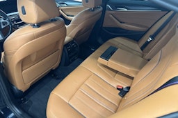 sininen BMW 520 2022 kuva 10.