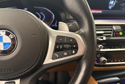 sininen BMW 520 2022 kuva 17.