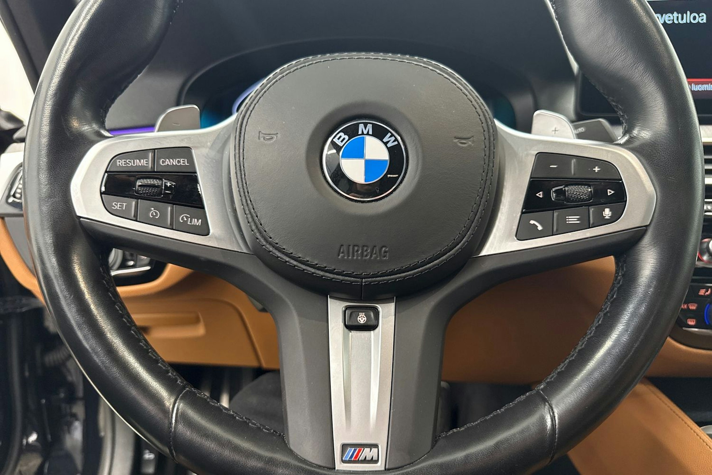 sininen BMW 520 2022 kuva 18.