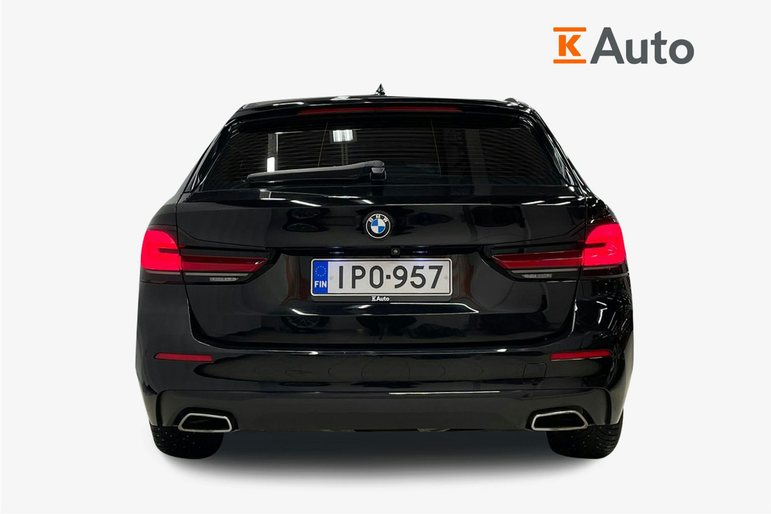 Musta BMW 520 2023 kuva 3.