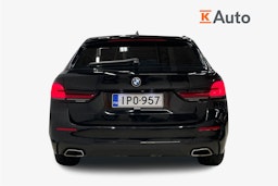 Musta BMW 520 2023 kuva 3.