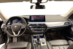 Musta BMW 520 2023 kuva 9.