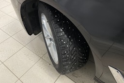 Musta BMW 520 2023 kuva 13.