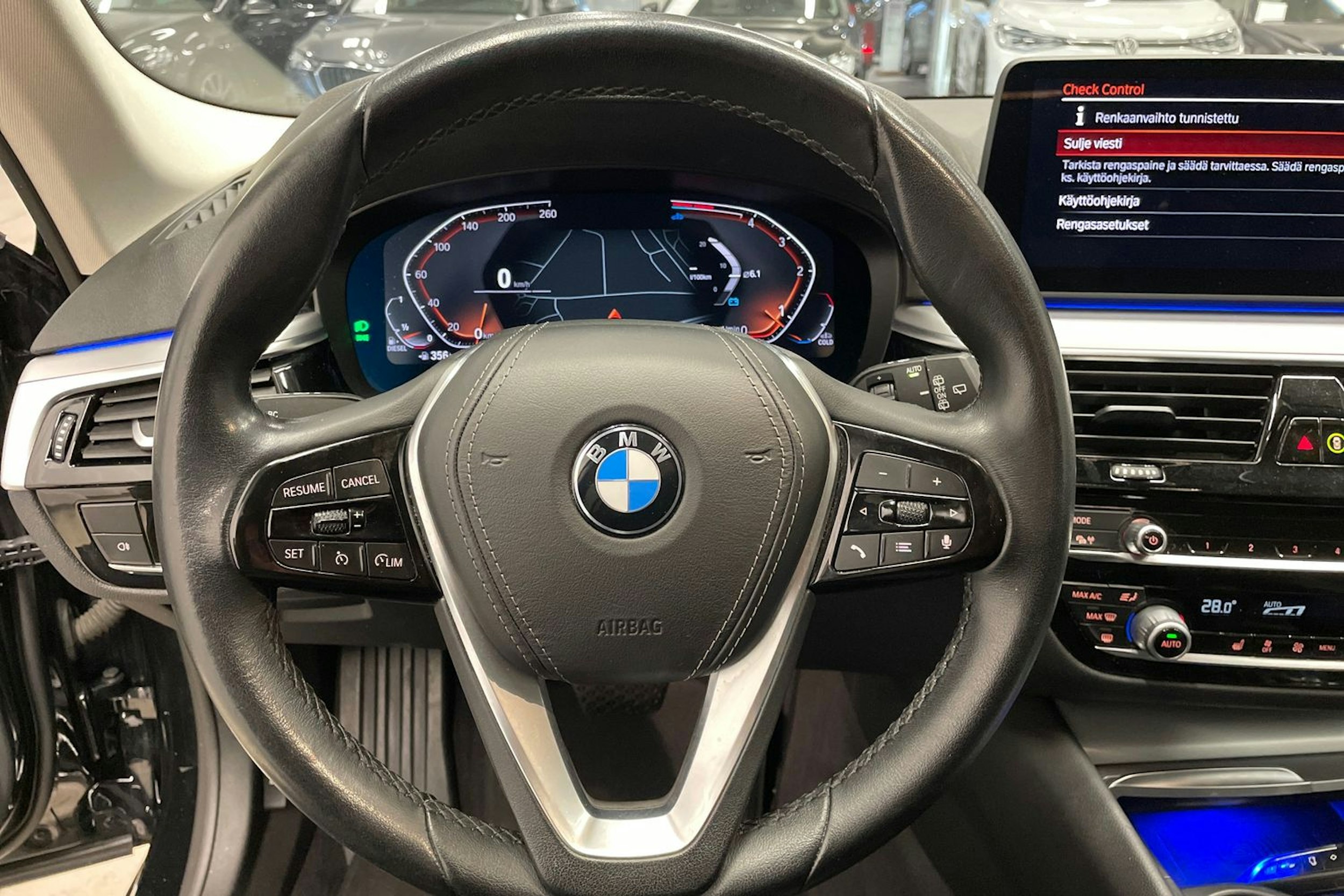 Musta BMW 520 2023 kuva 14.